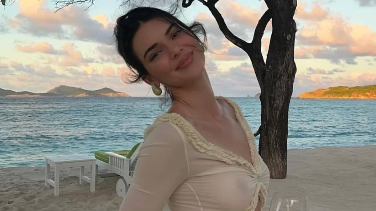 Ünlü model Kendall Jenner’ın şeffaf elbisesi olay oldu! İçine sütyen giymedi