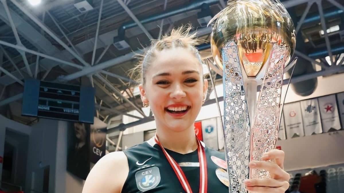 Milli voleybolcu Zehra Güneş’in davet tarzı çok beğenildi! Takipçileri yorum yağmuruna tuttu