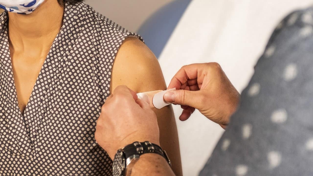 Uzmanı açıkladı: Ergenlikte yapılan HPV aşısı, rahim ağzı kanserini önleyebilir