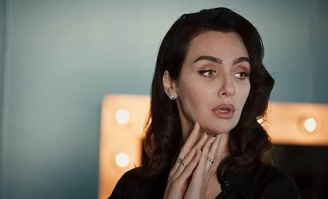 Birce Akalay’ın eski hali sosyal medyayı salladı! Dolgu iddiaları…