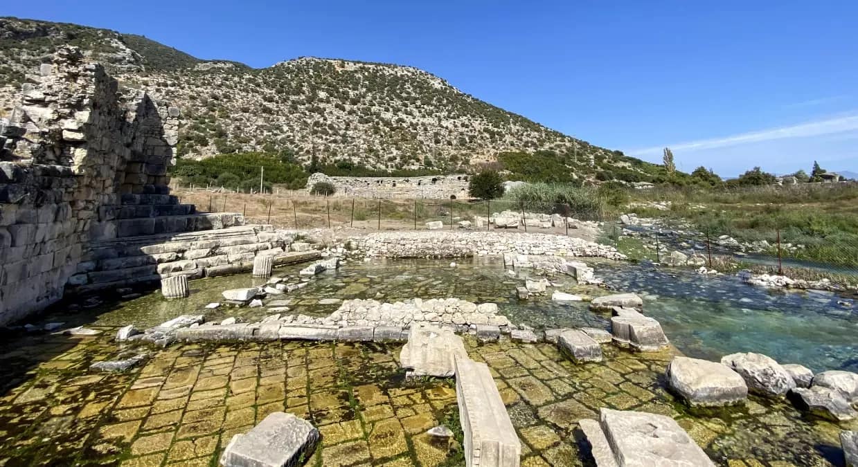 Antalya’daki Limyra Antik Kenti Ziyaretçileri Büyülüyor